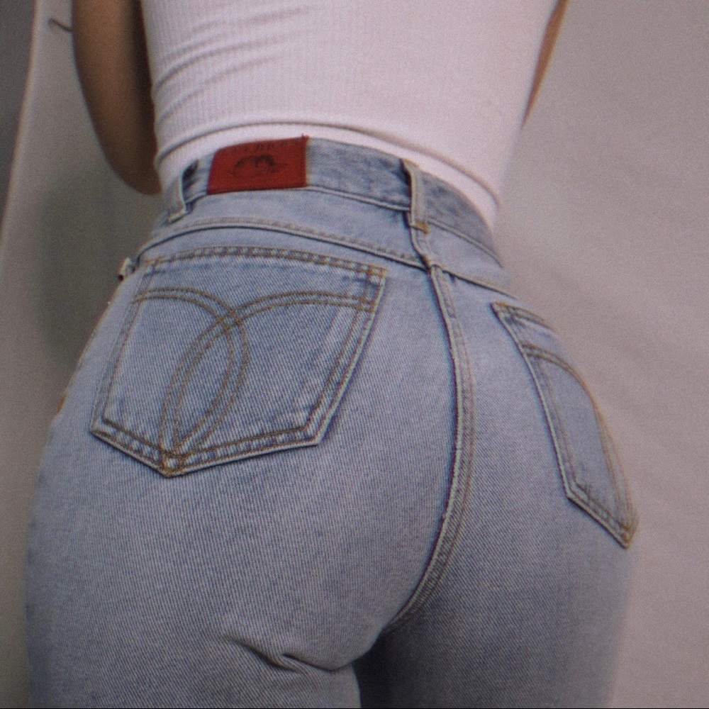 FIORUCCI Women’s Tara Tapered Jeans in light vintage